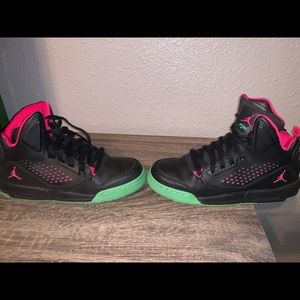 Woman Nike Jordan flight 45 high black pink green